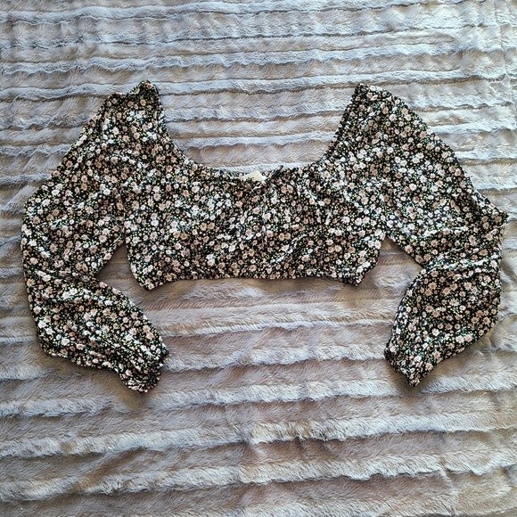 NEW Elodie Floral Crop Top - Picture 3 of 9